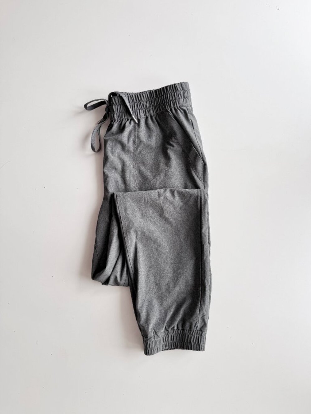 Aritzia TNA Speed Charcoal Grey Lightweight Ripstop Jogger Pants, Size M